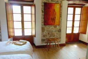 habitaciÃ³n con arte el viajante casa rural Boimouro Asturias